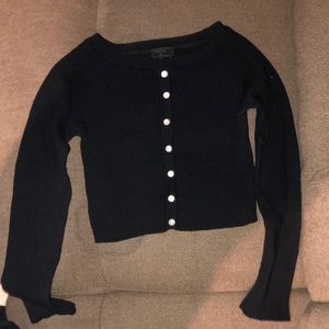 Long sleeve crop top.